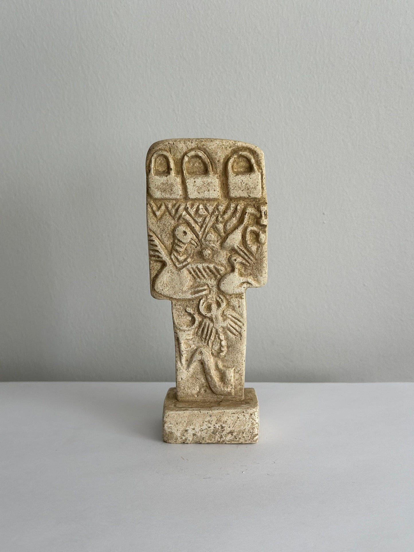 Anatolian Gift BoxGobeklitepe - Pillar 43, Enclosure D: the Vulture - Shaped Stone / Netflix Tv Series THE GIFT (ATIYE) Gobeklitepe , Urfa, Turkey