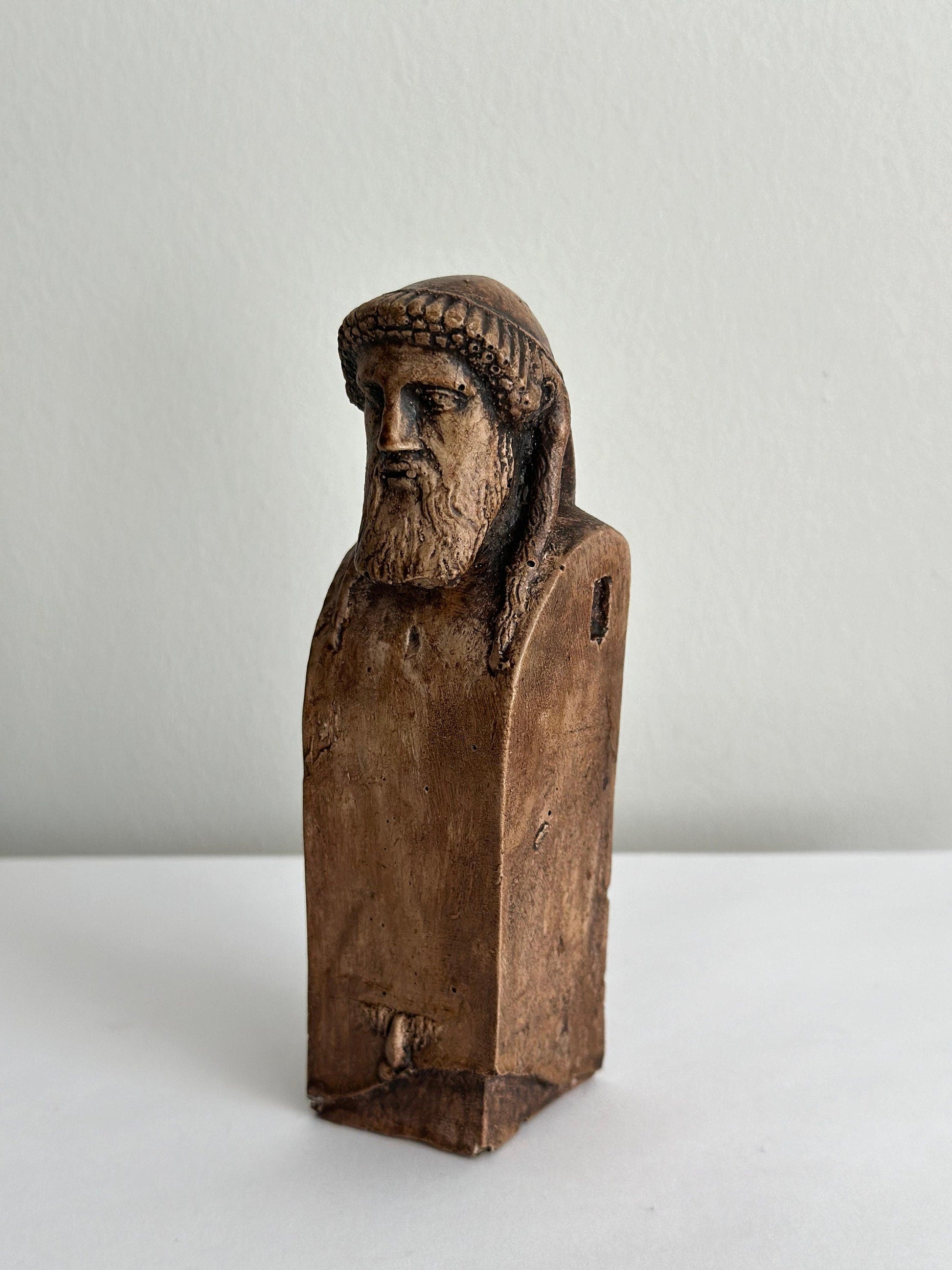 Anatolian Gift BoxHermes Column: A Timeless Guide for Travelers