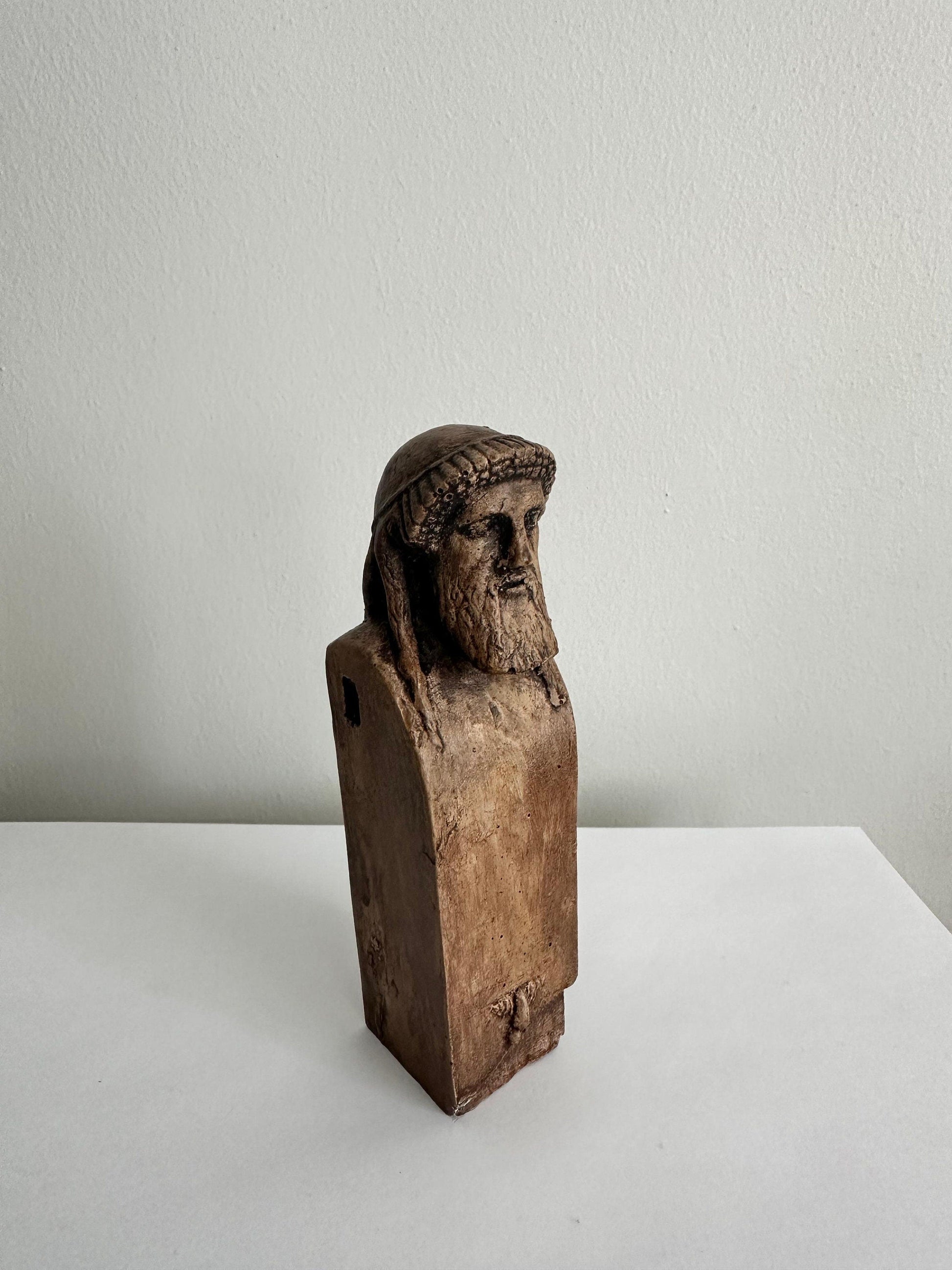 Anatolian Gift BoxHermes Column: A Timeless Guide for Travelers